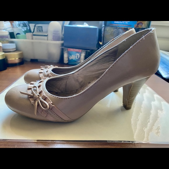 Mudd Nude Pumps - Picture 8 of 10